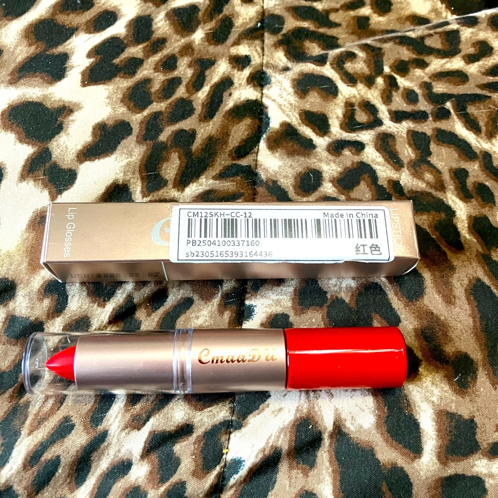 NIB- Vibrant Red Matte Lipstick Full Coverage